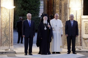 Diplomatie-de-la-fraternite-dans-les-jardins-du-Vatican_article_popin